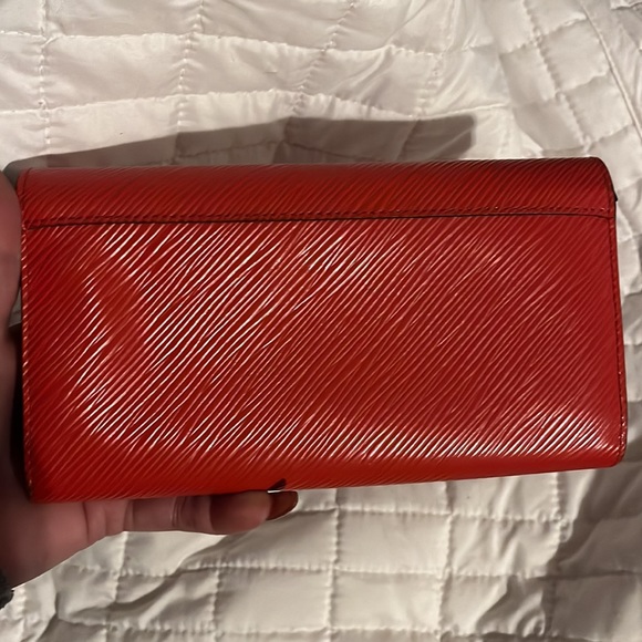 RARE authentic Louis Vuitton red epi leather twist lock  long wallet - Picture 6 of 13